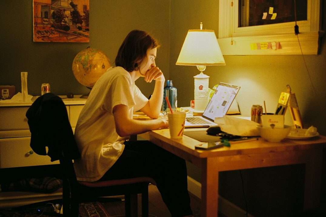 mindful eating at desk